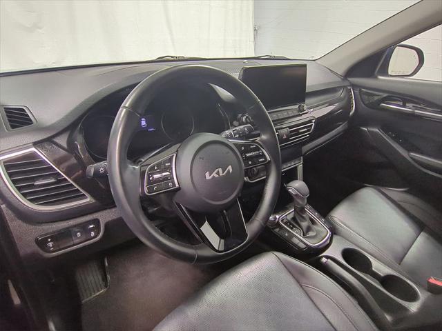 Photo of 2022 Dark Ocean Blue Kia Seltos