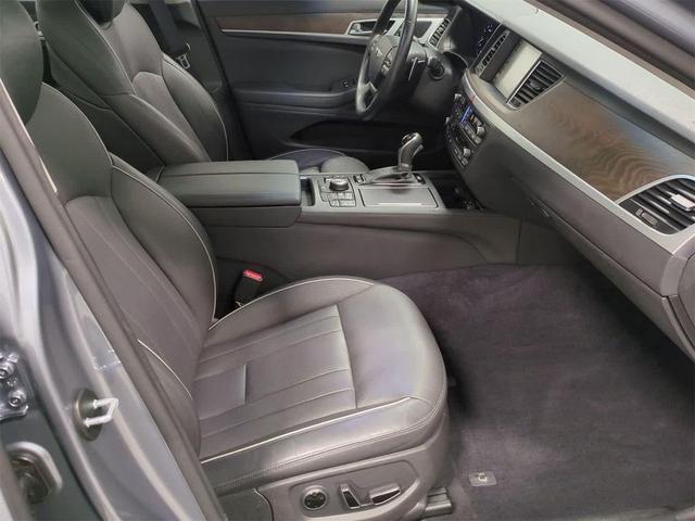 Photo of 2015 Parisian Gray Hyundai Genesis