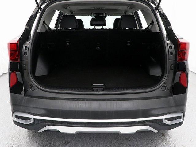 Photo of 2022 Cherry Black Kia Seltos