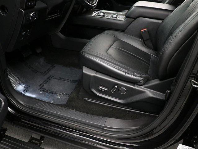 Photo of 2019 Agate Black Metallic Ford Expedition
