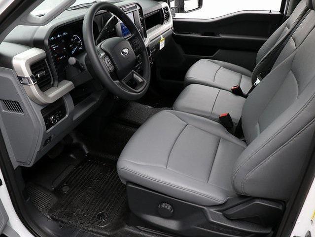 Photo of 2025 Oxford White Ford F-350