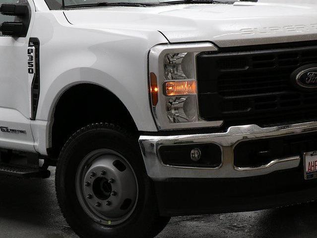 Photo of 2025 Oxford White Ford F-350
