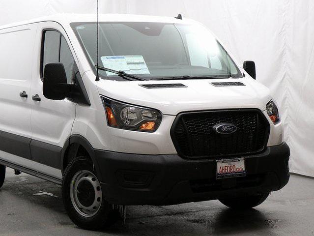 Photo of 2025 Oxford White Ford Transit-250