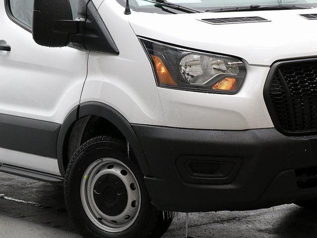 Photo of 2025 Oxford White Ford Transit-250