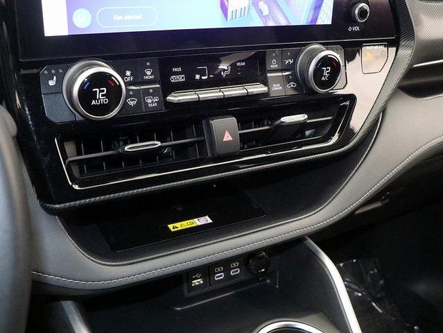 Photo of 2023 Wind Chill Pearl Toyota Highlander