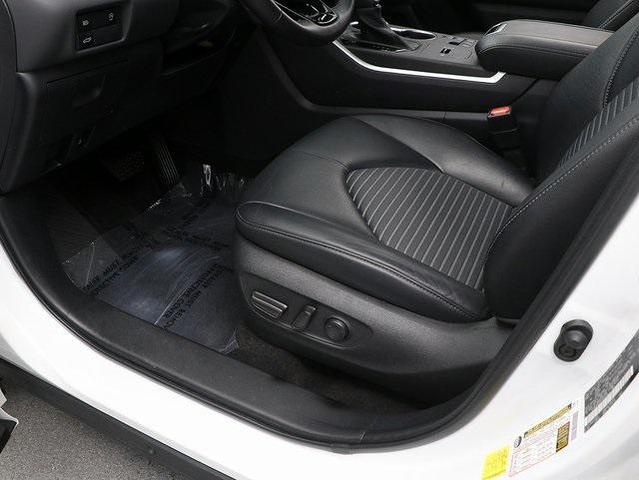 Photo of 2023 Wind Chill Pearl Toyota Highlander