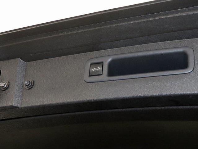 Photo of 2023 Wind Chill Pearl Toyota Highlander