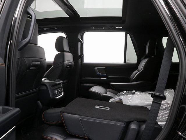 Photo of 2025 Agate Black Metallic Ford Expedition