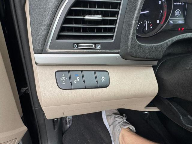 Photo of 2018 Black Hyundai ELANTRA