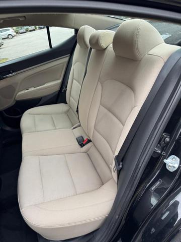 Photo of 2018 Black Hyundai ELANTRA