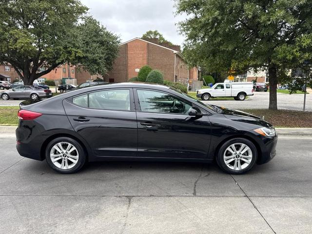 Photo of 2018 Black Hyundai ELANTRA