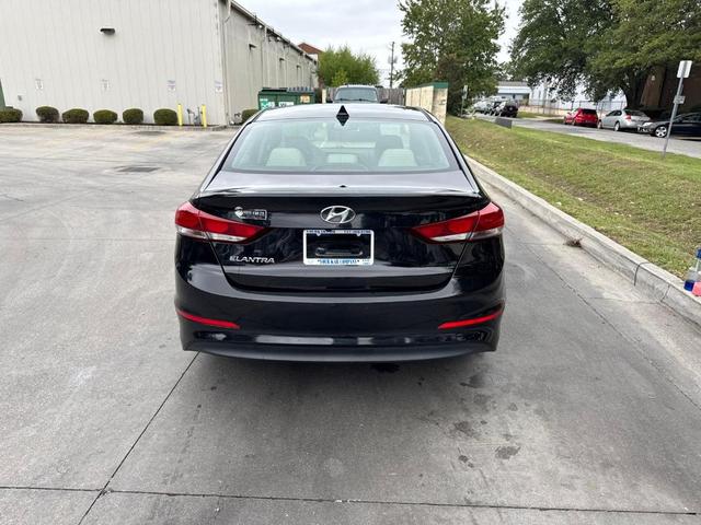 Photo of 2018 Black Hyundai ELANTRA