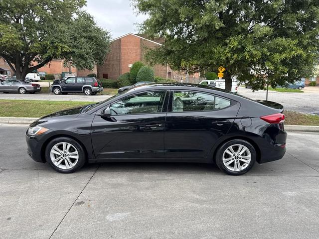 Photo of 2018 Black Hyundai ELANTRA