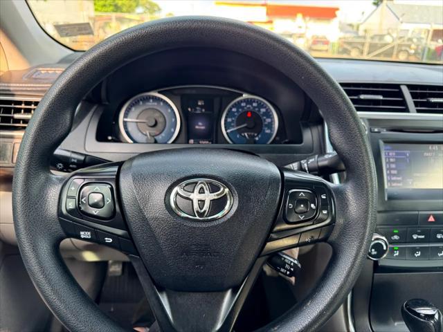 Photo of 2016 Cosmic Gray Mica Toyota Camry