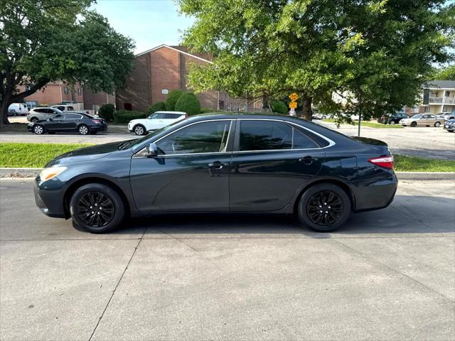 Photo of 2016 Cosmic Gray Mica Toyota Camry