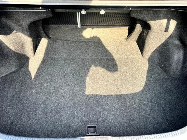 Photo of 2016 Cosmic Gray Mica Toyota Camry