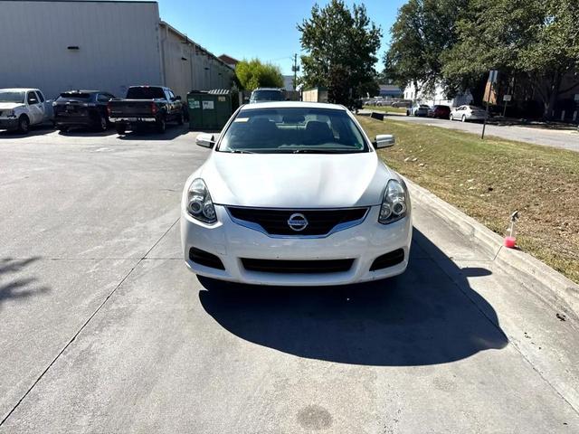 Photo of 2013 White Nissan Altima