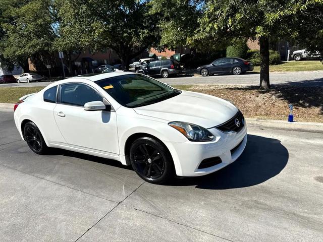 Photo of 2013 White Nissan Altima