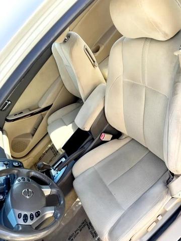 Photo of 2013 White Nissan Altima