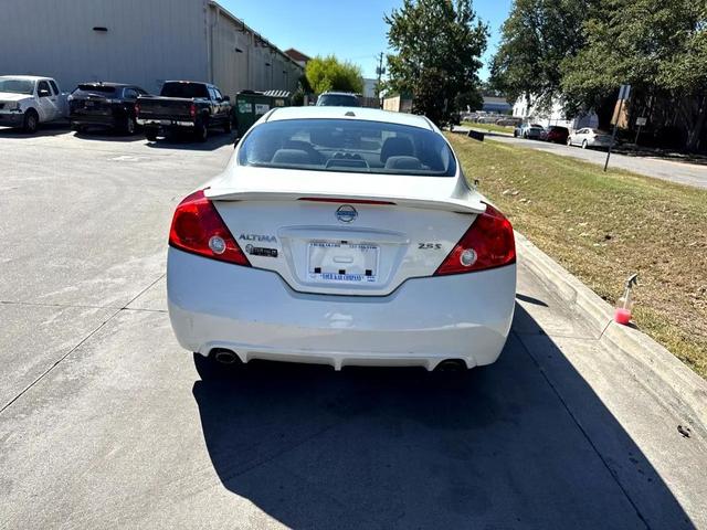 Photo of 2013 White Nissan Altima
