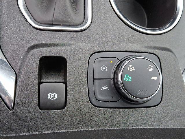 Photo of 2023 Mosaic Black Metallic Chevrolet Traverse