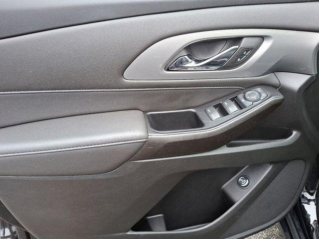 Photo of 2023 Mosaic Black Metallic Chevrolet Traverse