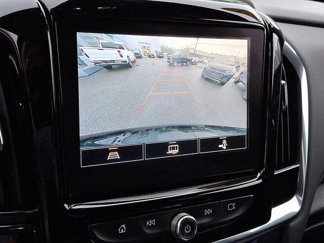 Photo of 2023 Mosaic Black Metallic Chevrolet Traverse