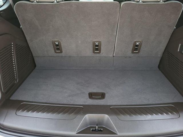 Photo of 2022 White Frost Tri-Coat GMC Yukon
