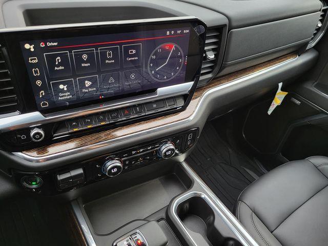 Photo of 2025 Summit White GMC Sierra 1500
