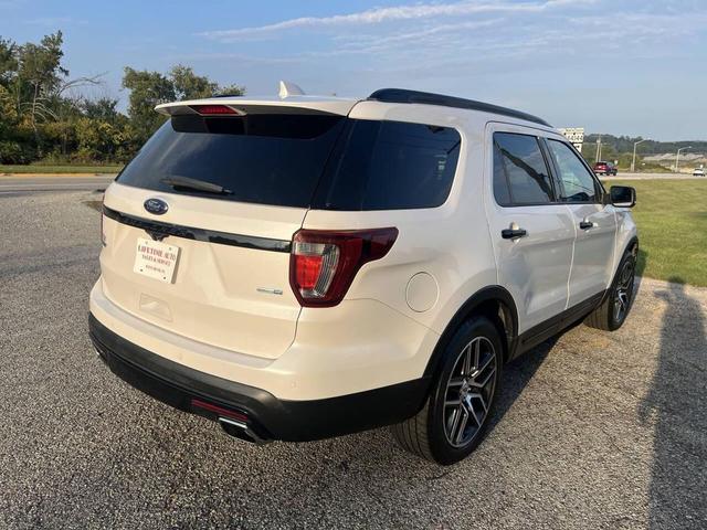 Photo of 2017 WHITE Ford Explorer