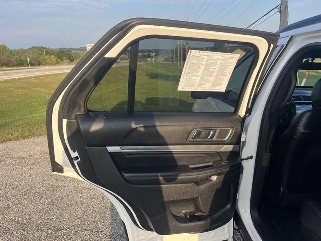 Photo of 2017 WHITE Ford Explorer