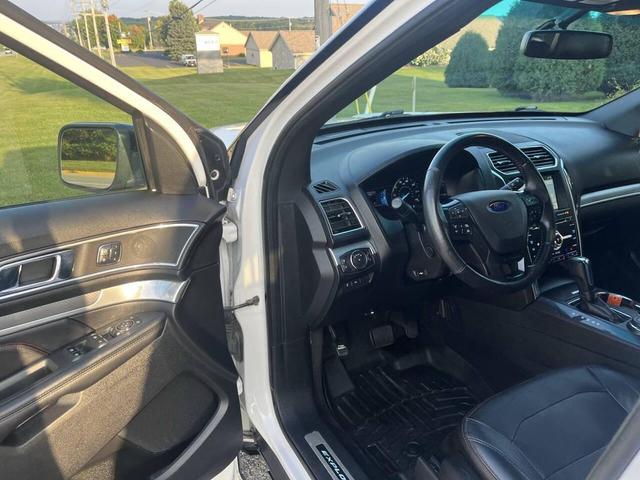 Photo of 2017 WHITE Ford Explorer