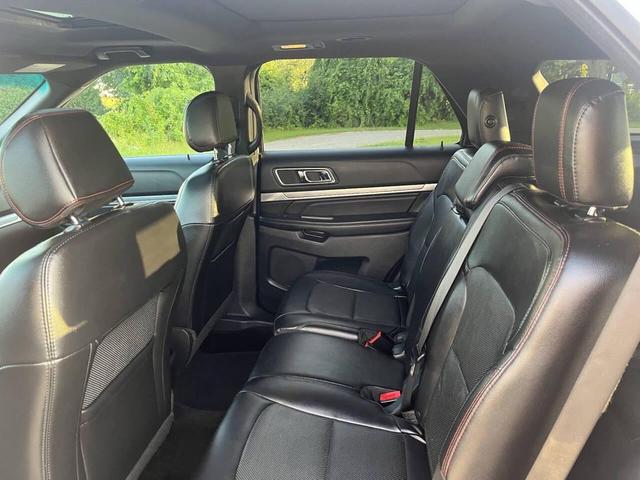 Photo of 2017 WHITE Ford Explorer