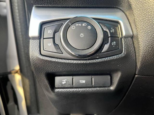 Photo of 2017 WHITE Ford Explorer