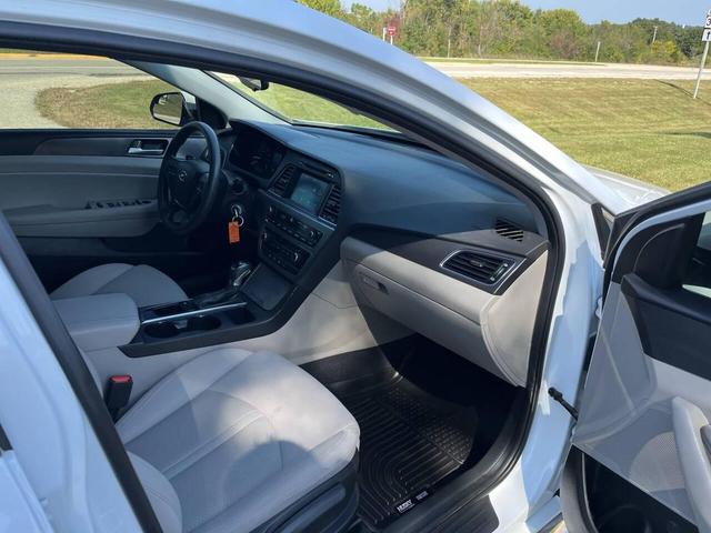 Photo of 2017 WHITE Hyundai SONATA