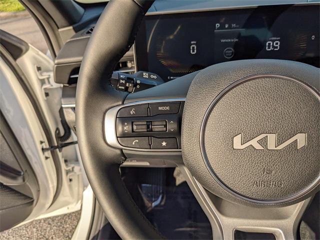 Photo of 2026 Snow White Pearl Kia K5