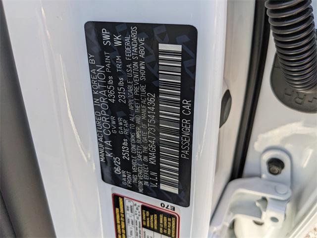 Photo of 2026 Snow White Pearl Kia K5