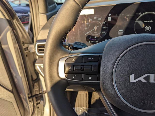 Photo of 2025 Wolf Gray/Ebony Black Roof Kia Sportage