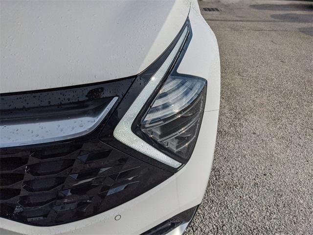 Photo of 2025 White Pearl Kia Sportage