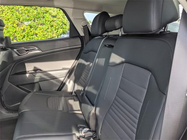 Photo of 2025 White Pearl Kia Sportage