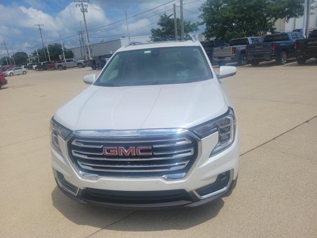 Photo of 2022 White Frost Tricoat GMC Terrain