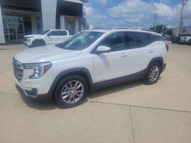 Photo of 2022 White Frost Tricoat GMC Terrain