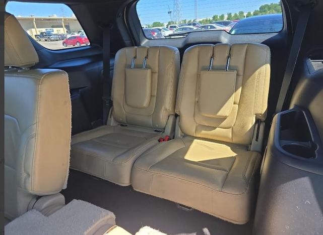 Photo of 2016 White Ford Explorer