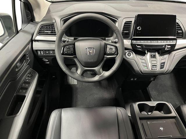 Photo of 2026 Platinum White Pearl Honda Odyssey