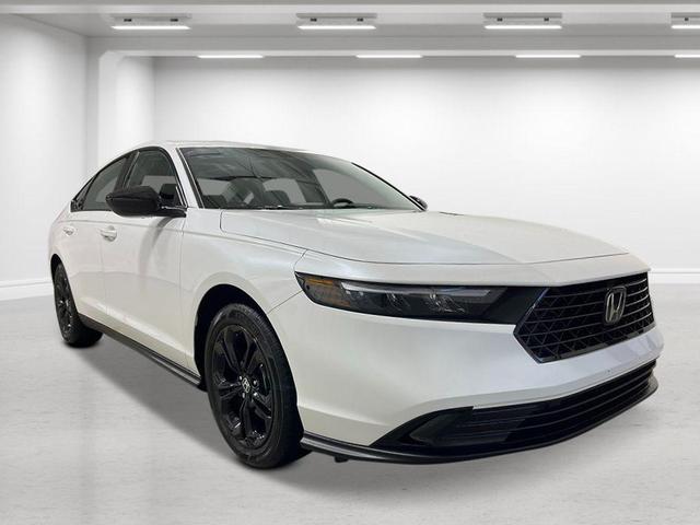 Photo of 2025 Platinum White Pearl Honda Accord