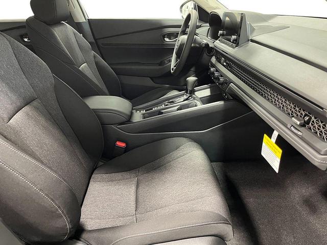Photo of 2025 Platinum White Pearl Honda Accord