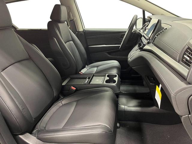 Photo of 2026 Solar Silver Metallic Honda Odyssey