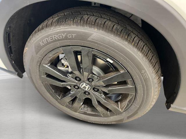 Photo of 2026 Platinum White Pearl Honda HR-V