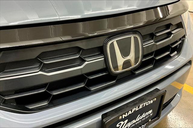 Photo of 2025 Sonic Gray Pearl Honda Odyssey