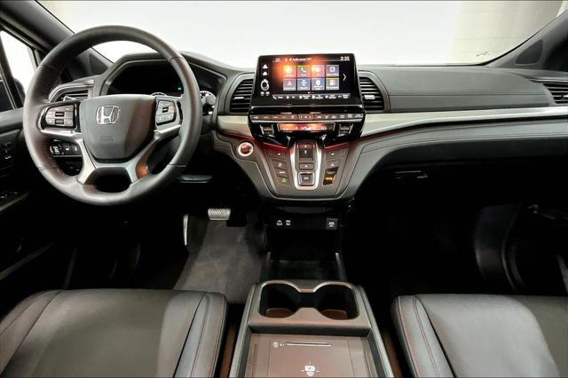 Photo of 2025 Sonic Gray Pearl Honda Odyssey